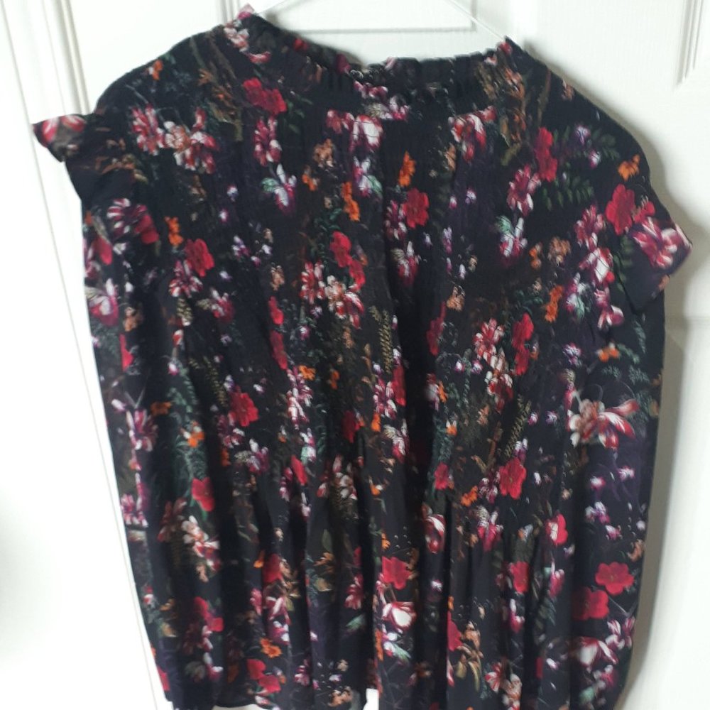 Barely worn Ted Baker flowery black blouse, Sz L